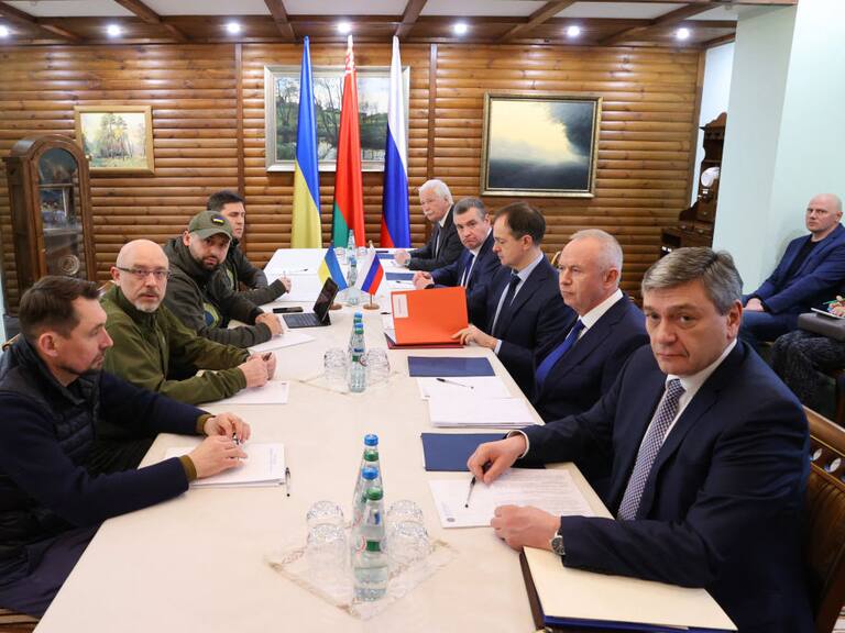Las delegaciones de Ucrania y Rusia negocian en Bielorrusia