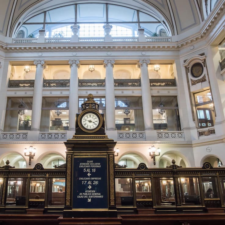 Banco de Chile conmemora los 100 años de su Casa Matriz con exclusivo sello postal: así puedes conseguirlo