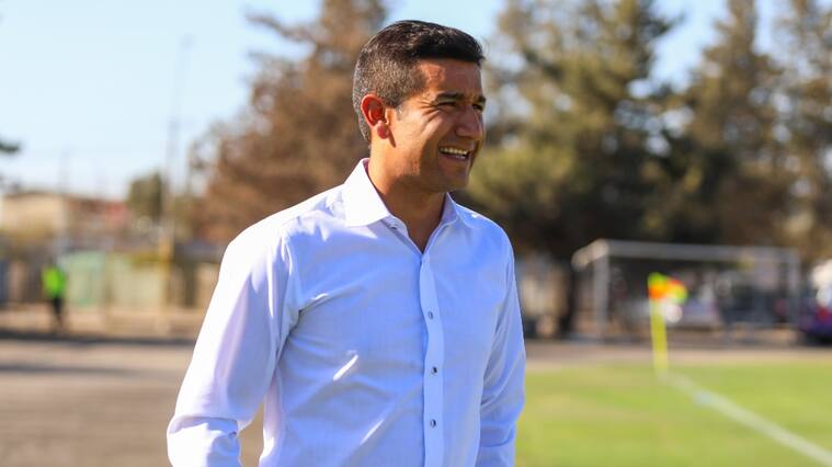 Víctor Rivero dejó de ser el DT de Deportes Iquique y Manuel Villalobos será parte del cuerpo técnico interino