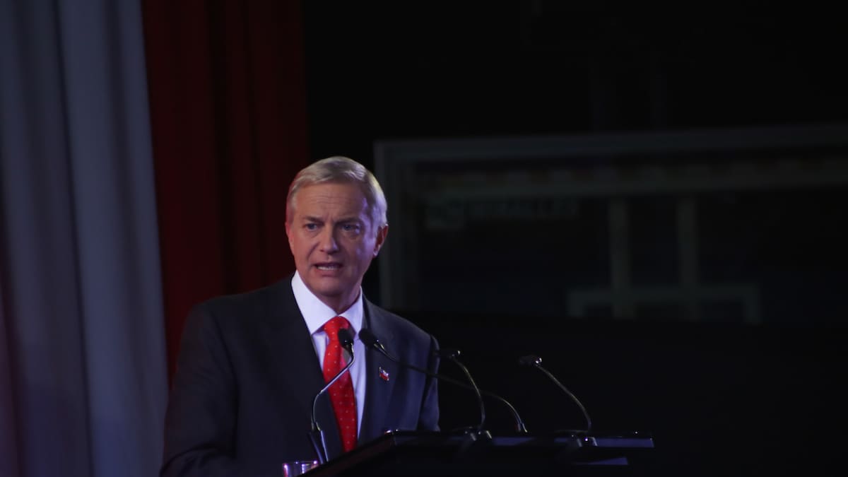 No es real: Video de Kast fue ralentizado para que parezca que “quedó en blanco” durante un discurso