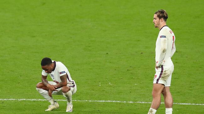 LONDON, ENGLAND - JULY 11: A dejected Raheem Sterling and Jack Grealish of England after losing the penalty shoot out during the UEFA Euro 2020 Championship Final between Italy and England at Wembley Stadium on July 11, 2021 in London, United Kingdom. (Photo by Robbie Jay Barratt - AMA/Getty Images)