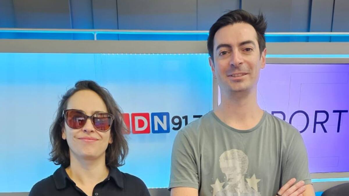 «Fue un cambio de paradigma en nuestra forma de trabajar»: Creadores de Las Raras hablan sobre podcast de periodista que busca al hombre que la atropelló hace 20 años