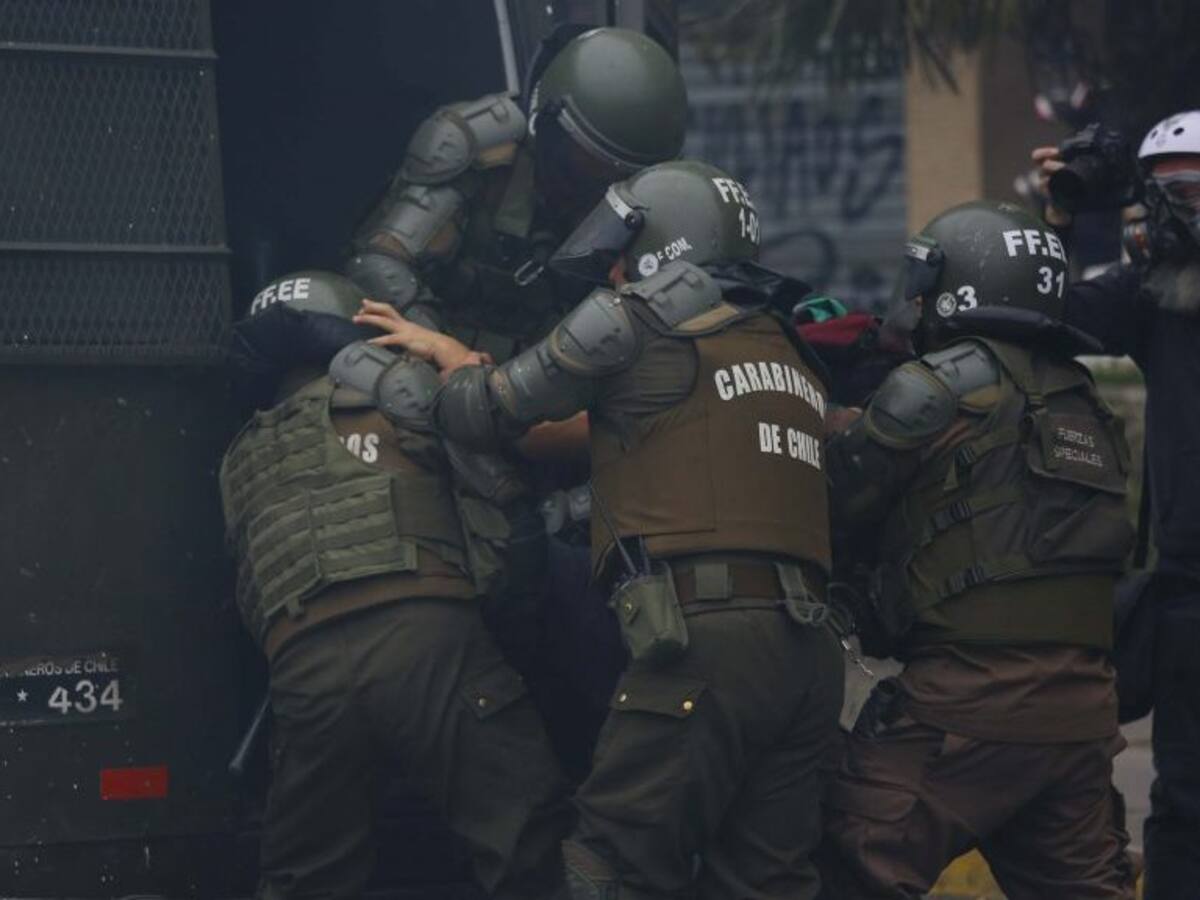 Tribunal declaró culpables a dos exfuncionarios de Carabineros acusados de torturar a un adolescente en La Florida durante el estallido social