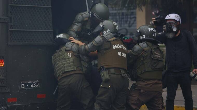 31 de Octubre del 2019/CONCEPCION
Incidentes en el centro de Concepcion, manifestantes se enfrentan a Fuerzas Especiales de Carabineros
FOTO:AGENCIAUNO