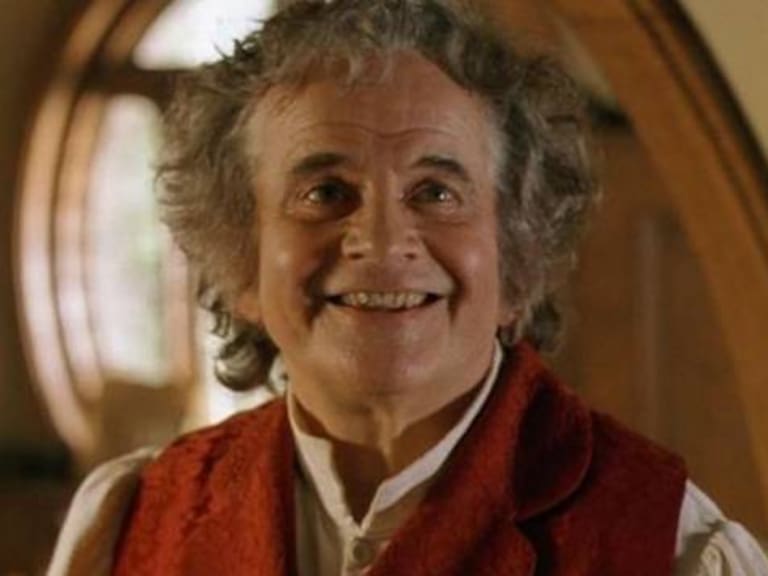 El actor Ian Holm, conocido por su interpretar a Bilbo Bolsón en El Señor de los Anillos, murió a los 88 años