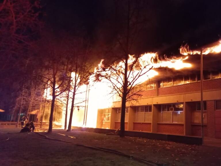Se registra incendio en Campus San Joaquín de la Universidad Católica