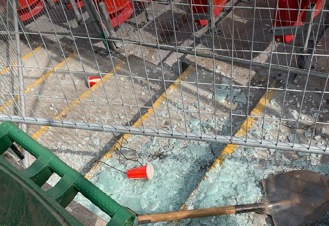 Denuncian que hinchas de la U destruyeron parte del memorial de DD.DD. en el Estadio Nacional | Instagram: Estadio Memoria