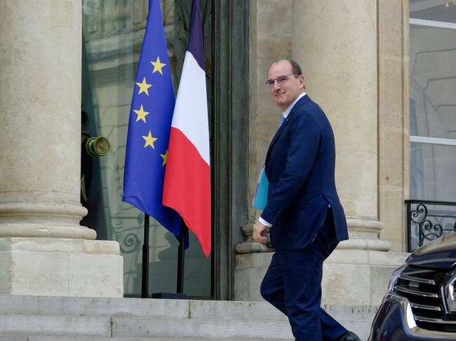 El renunciado primer ministro Jean Castex llegando al Palacio del Elíseo