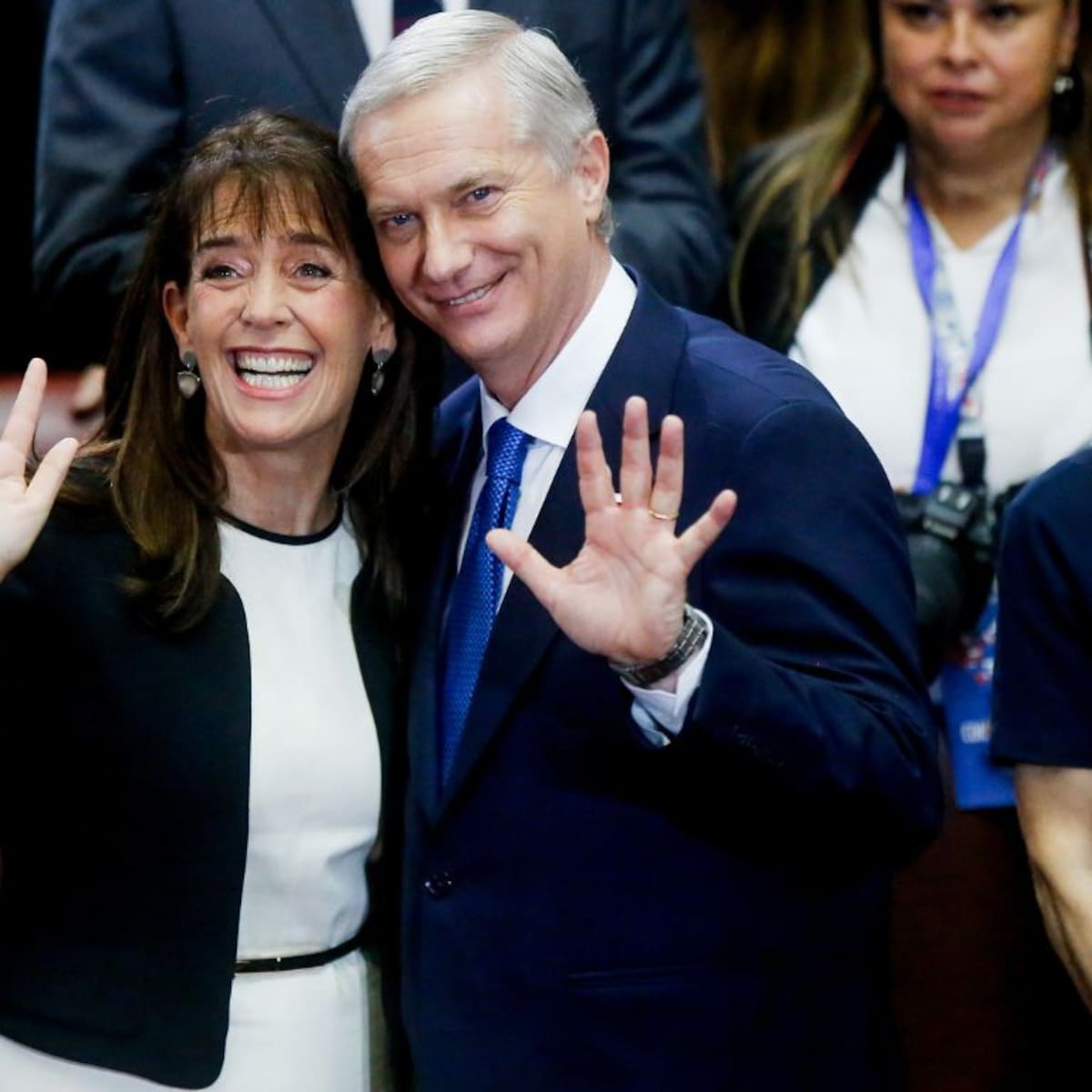 Presidente Kast defiende gabinete de primera dama y cuestiona críticas: “¿Tiene que irse en metro?”