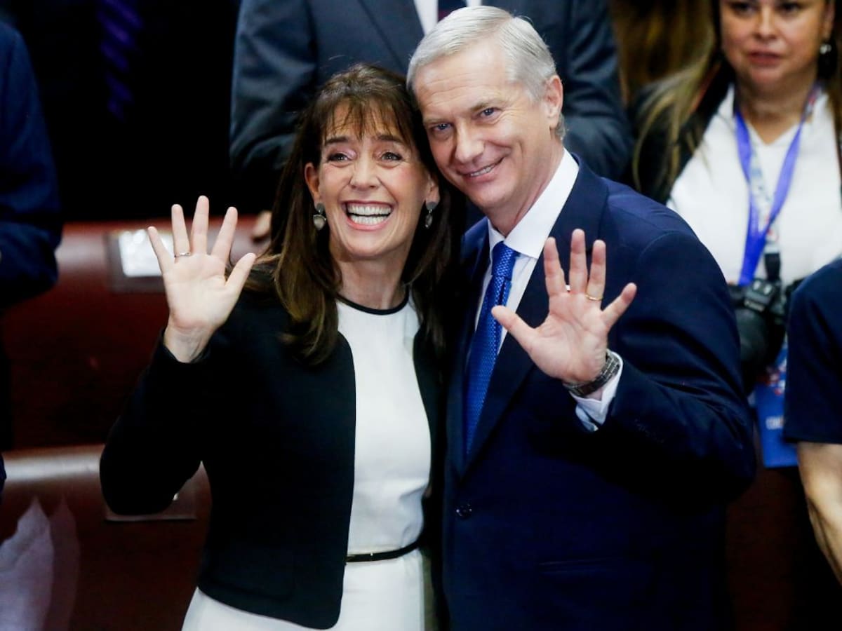 Presidente Kast defiende gabinete de primera dama y cuestiona críticas: “¿Tiene que irse en metro?”