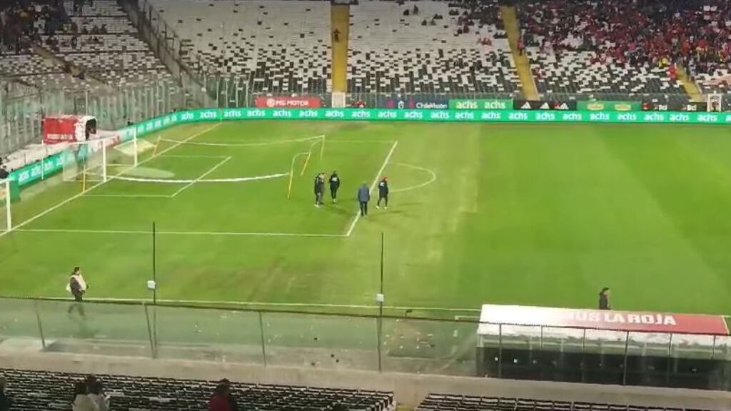 La desinteligencia que complicó el estado de la cancha del Monumental para el partido entre La Roja y Colombia