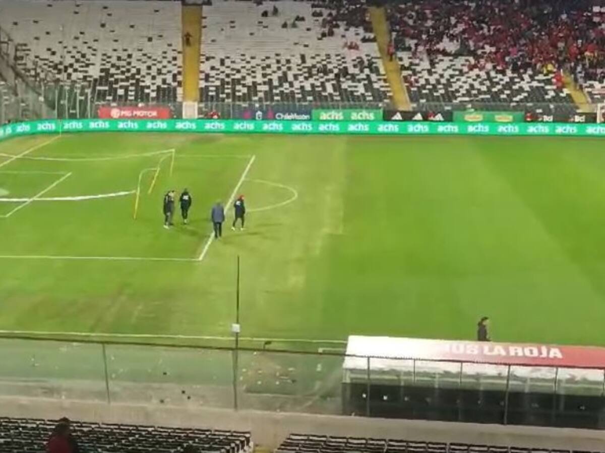La desinteligencia que complicó la cancha del Monumental para el partido entre La Roja y Colombia