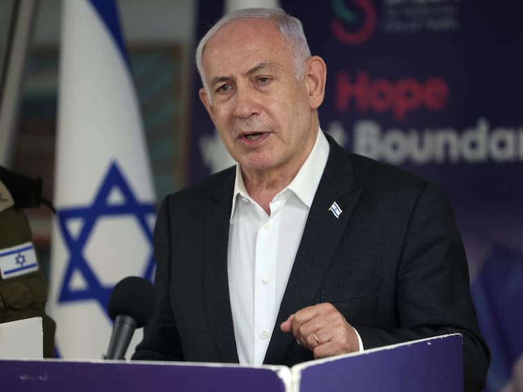 El primer ministro de Israel, el ultraderechista Benjamin Netanyahu, habla ante la prensa.