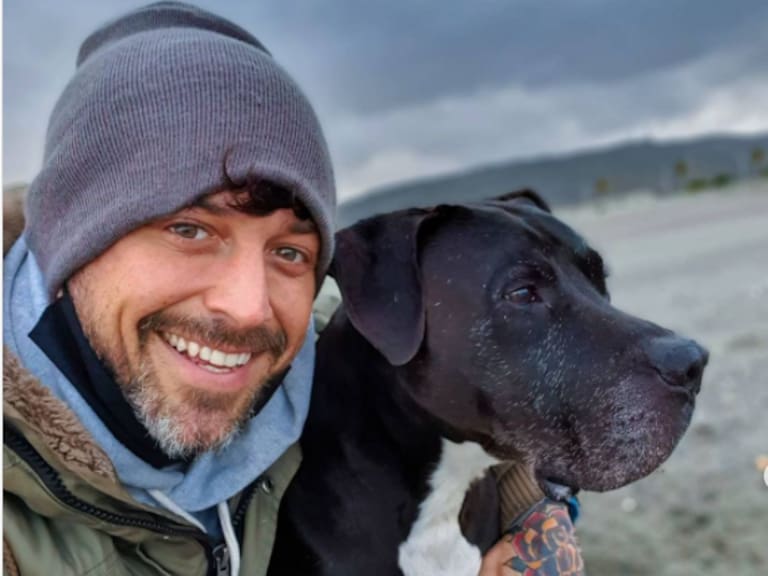 Pascual Fernández y su perro