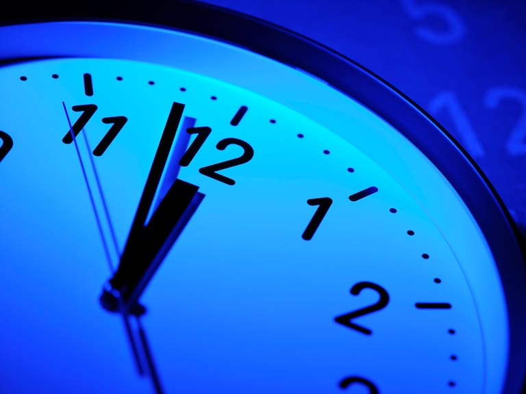 Cambio de hora en Chile es esta semana: ¿Se adelanta o atrasa el reloj para iniciar el horario de invierno 2025?