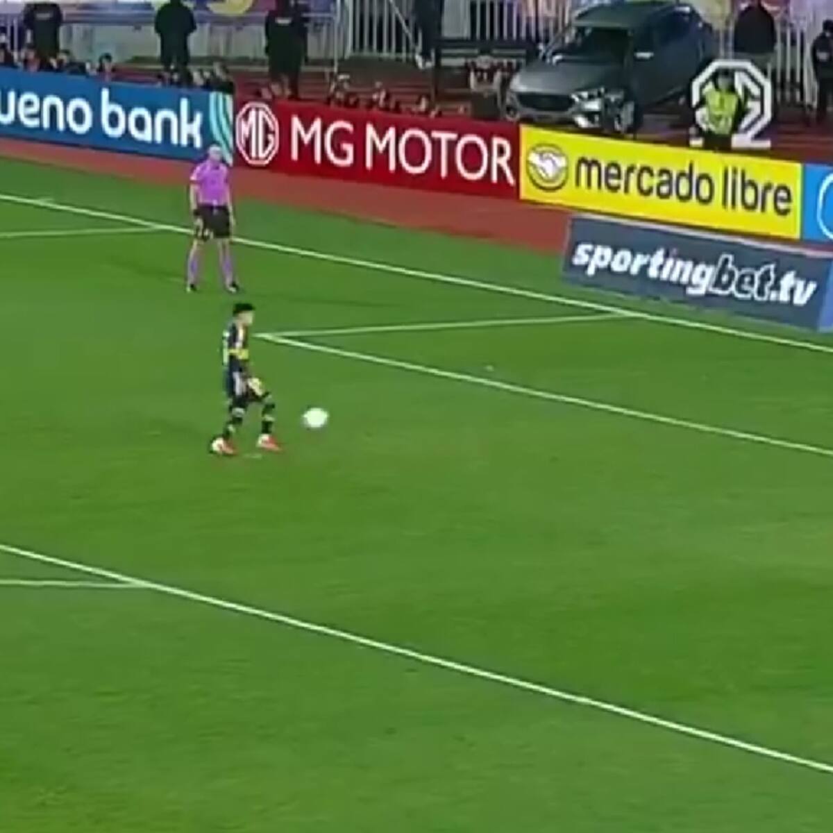 Jugador de Boca intentó picarle un penal a Carabalí y así reaccionó el arquero de O’Higgins: ¡imperdible!