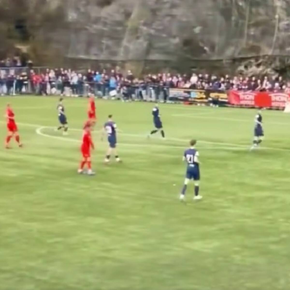 Jugador “olvidado” en la selección chilena sorprende con un golazo en Europa