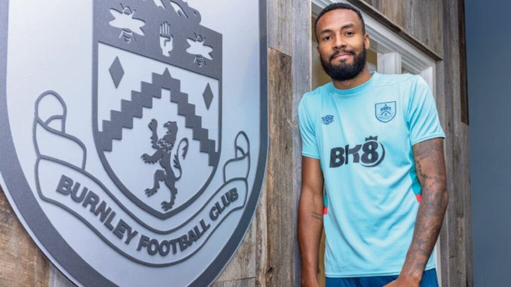 Lawrence Vigouroux sueña con un llamado de La Roja tras firmar por Burnley: "No me voy a rendir"