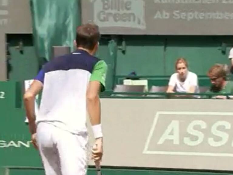 Medvedev dejó la grande en la final de Halle: le gritó groserías varias veces a su entrenador y este se terminó yendo del estadio