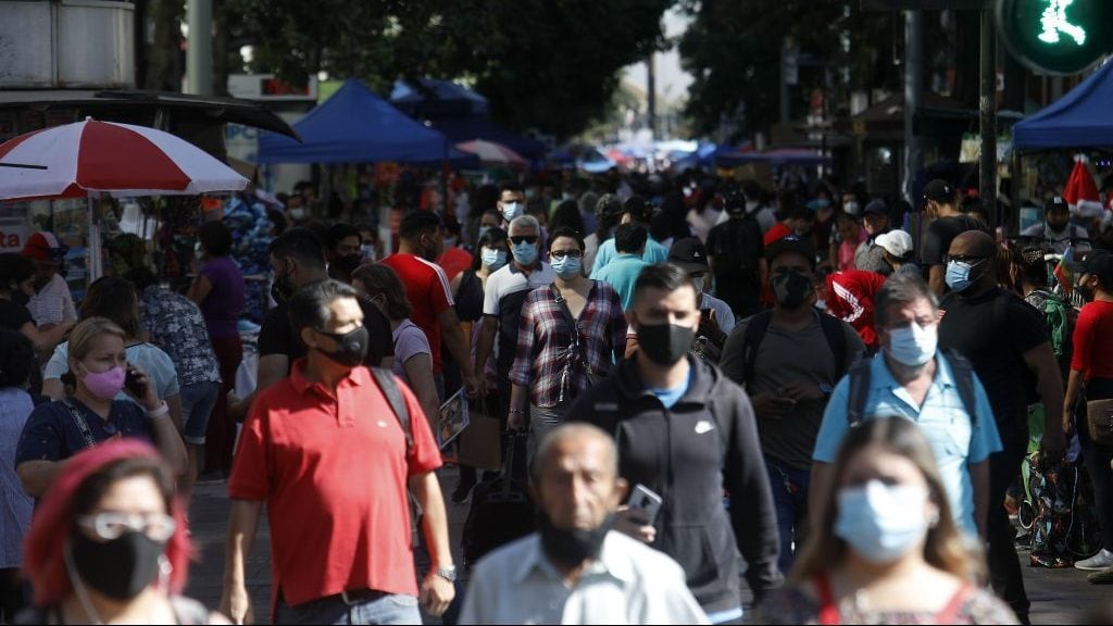 22 de Diciembre de 2020/SANTIAGO Gran cantidades de personas continuan realizando las ultimas compras navideas en el paseo Ahumada.
FOTO:CRISTOBAL ESCOBAR/AGENCIAUNO
