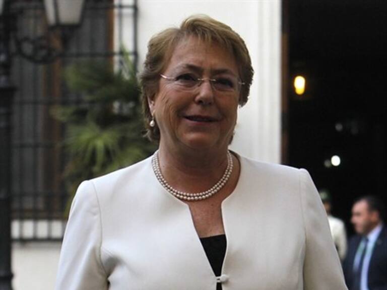 Bachelet: «Está absoluta y totalmente descartado continuar en la política chilena»