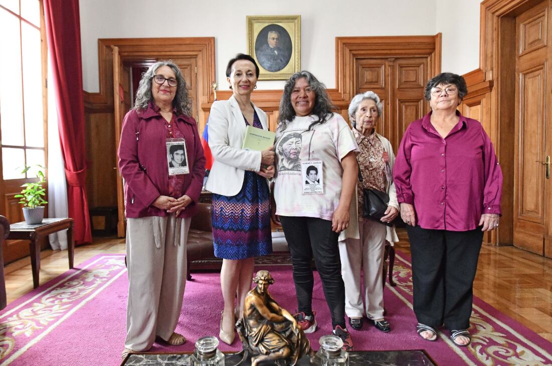 Gloria Ana Chevesich - Reunión