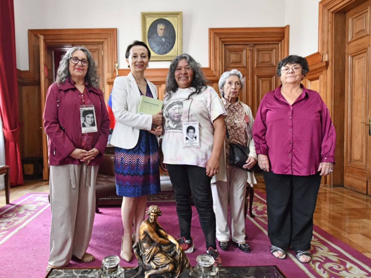 Presidenta de la Corte Suprema se reúne con familiares de ejecutados políticos: “Fue una reunión muy emotiva, muy cálida”
