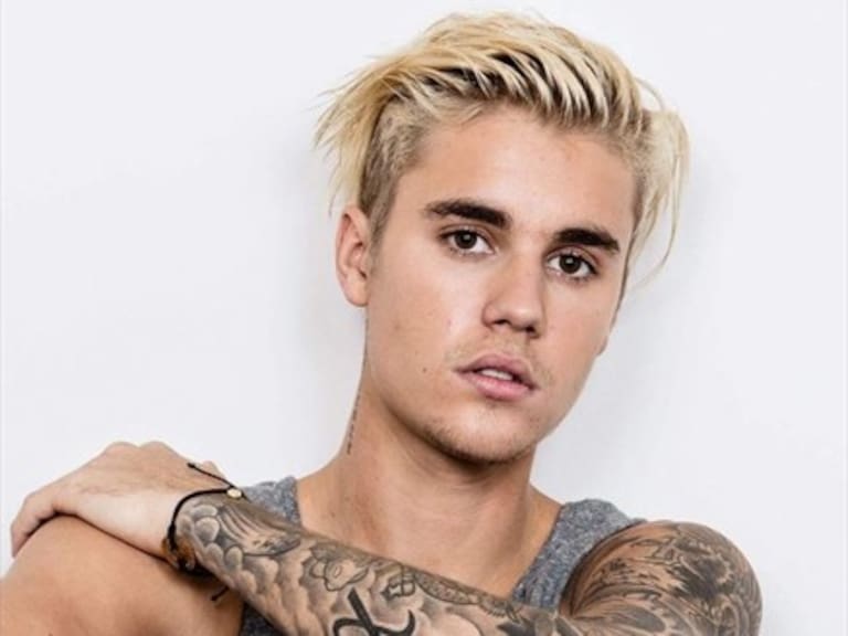 La polémica foto que subió Justin Bieber frente a un espejo