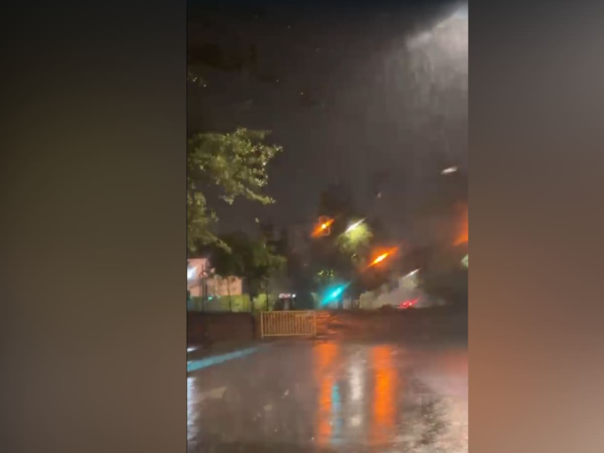 La fuerza del agua supera a las maquinarias: Crecida de quebrada Honda causa máxima alerta nocturna en Las Condes
