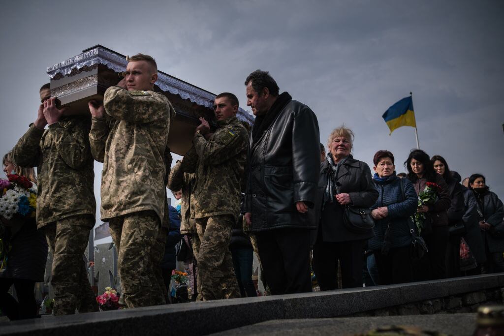 El funeral de un soldado ucraniano fallecido en el ataque sobre Mikolaiv