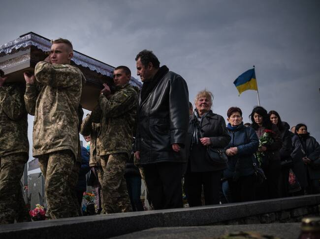 El funeral de un soldado ucraniano fallecido en el ataque sobre Mikolaiv