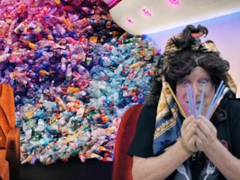 Dúo español realizó parodia de «Con Altura» de Rosalía para criticar el uso excesivo de plástico