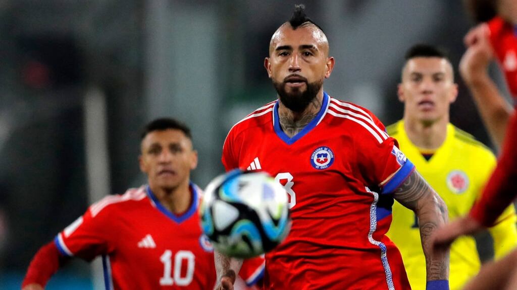 Arturo Vidal exculpa a Eduardo Berizzo por jugar lesionado ante Colombia: "Todo fue culpa mía"