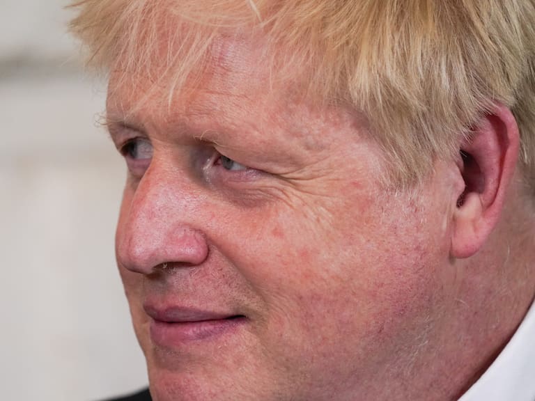 Boris Johnson supera moción que buscaba destituirlo como primer ministro