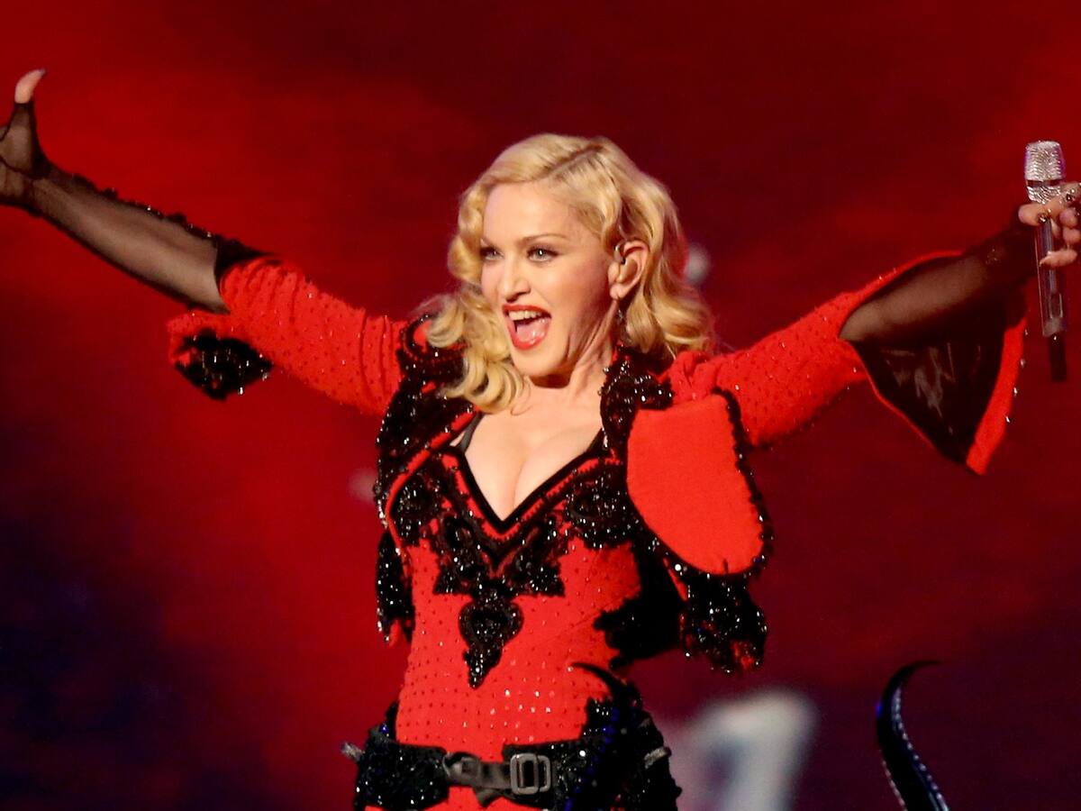 Madonna compartió fotografía en topless y dividió a sus seguidores de Instagram
