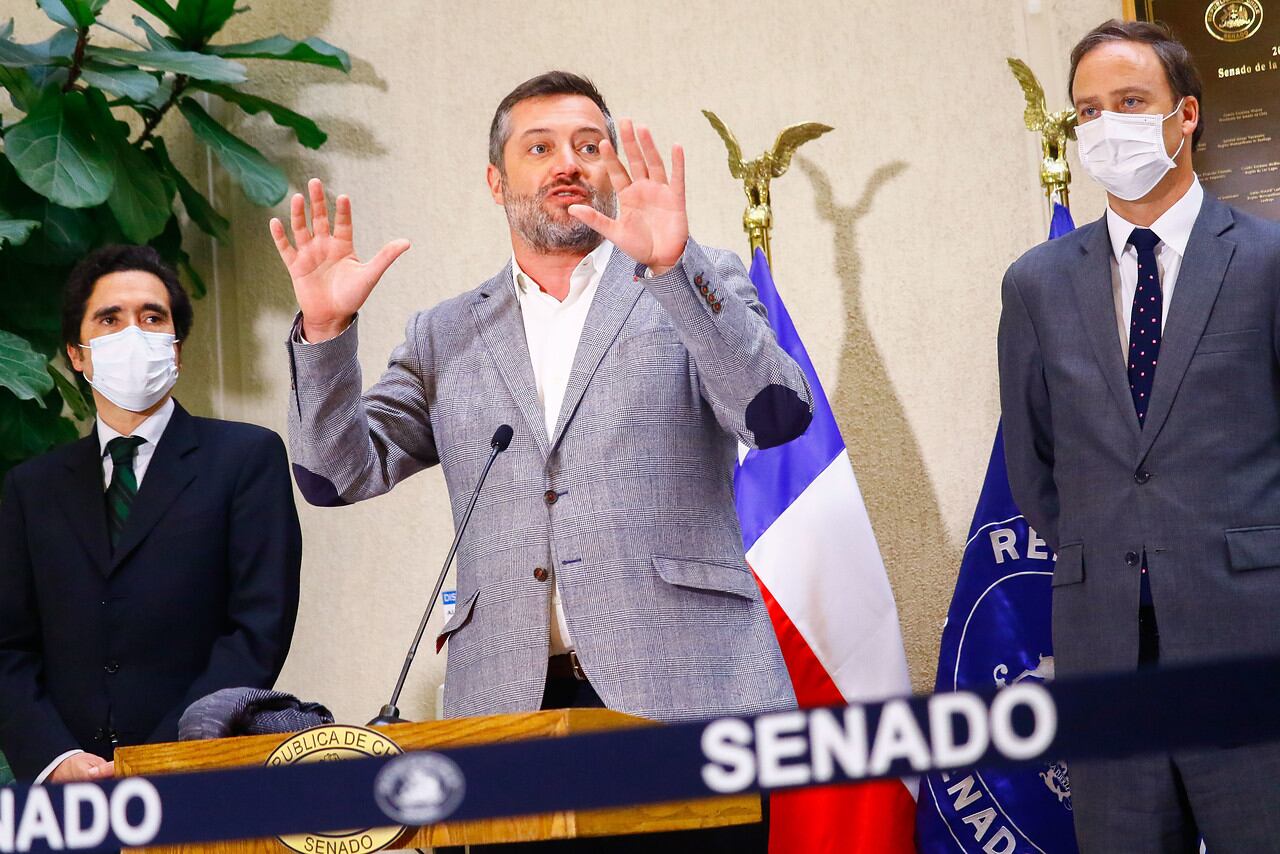 Sebastián Sichel con los ministros Ward y Briones en el Congreso