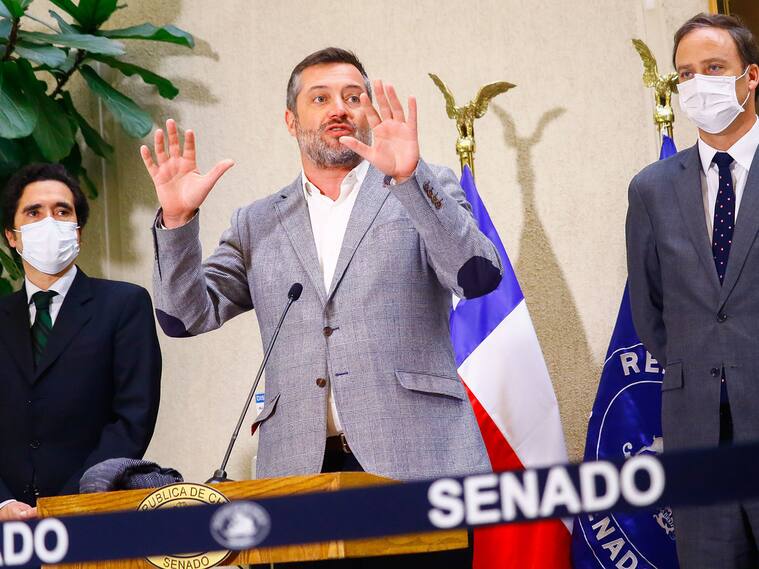 Sebastián Sichel con los ministros Ward y Briones en el Congreso