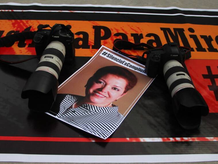 Manifestación por el asesinato de Miroslava Breach ante la alcaldía de Ciudad Juárez
