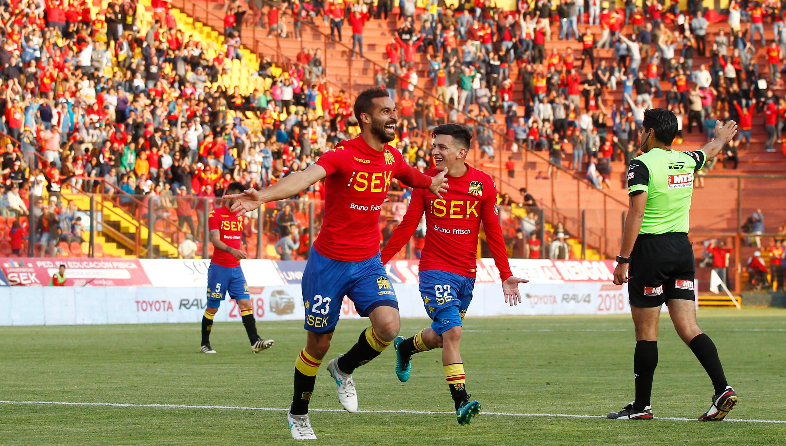 28 de octubre del 2017/SANTIAGOSebastián Jaime, celebra su segundo gol junto a sus compañeros, durante  el partido valido por la undécima fecha del Campeonato Scotiabank Transición 2017 entre Union Española vs Deportes Iquique, disputado en el Estadio Sek Santa Laura.
FOTO: RODRIGO SAENZ/AGENCIAUNO