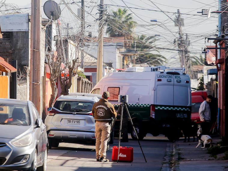 Carabineros realiza peritajes en domicilio de Conchalí por caso de Mariana Sepúlveda