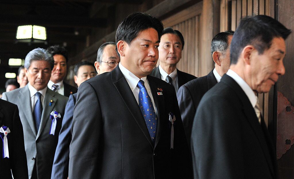 Yuichiro Hata en el centro de la imagen