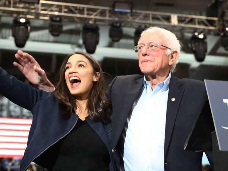 Encabezados por Bernie Sanders y Alexandria Ocasio-Cortez: Congresistas estadounidenses llegan a Chile para reunirse con el Presidente Boric y Michelle Bachelet