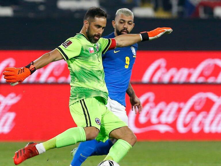 Mauricio Isla "anunció" a Claudio Bravo como futuro jugador de la UC