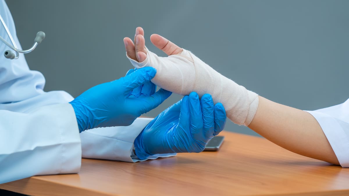 Así es el nuevo vendaje “inteligente” que acelera la cicatrización de heridas en un 25%