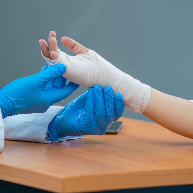 Así es el nuevo vendaje “inteligente” que acelera la cicatrización de heridas en un 25%