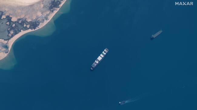 Vista aérea del canal de Suez en Egipto