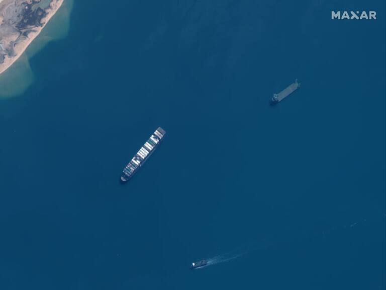 Vista aérea del canal de Suez en Egipto