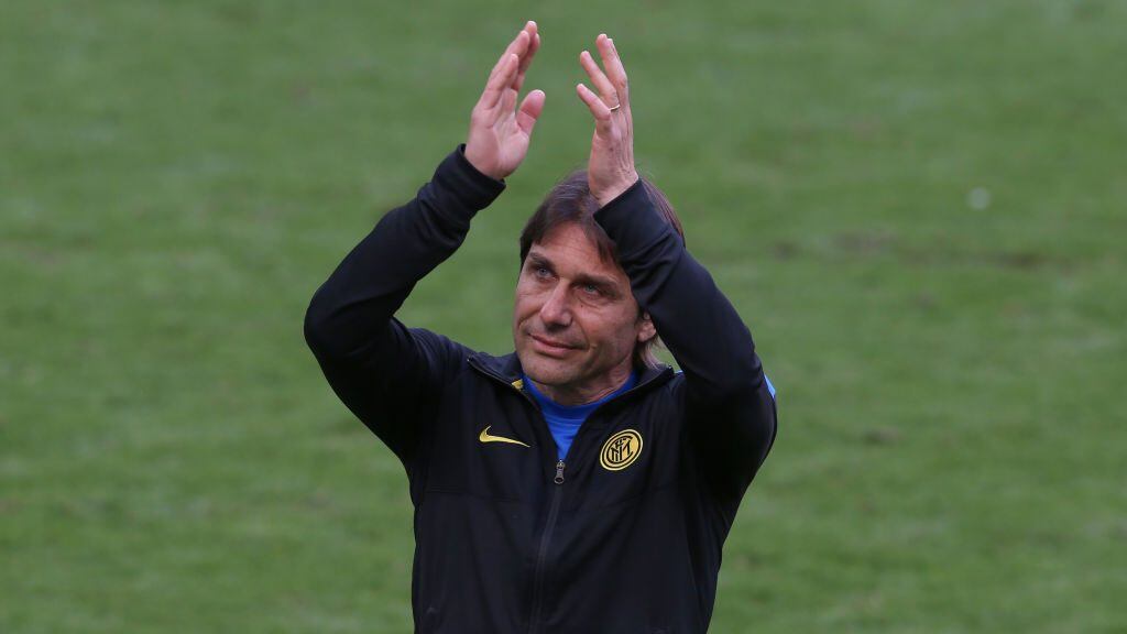 MILAN, ITALY - MAY 23: Antonio Conte Head coach of Internazionale applauds the public as he enters the field of play to collect his winner's medal and celebrate with the Scudetto following the Serie A match between FC Internazionale Milano and Udinese Calcio at Stadio Giuseppe Meazza on May 23, 2021 in Milan, Italy. Sporting stadiums around Italy remain under strict restrictions due to the Coronavirus Pandemic as Government social distancing laws prohibit fans inside venues resulting in games being played behind closed doors (Photo by Jonathan Moscrop/Getty Images)