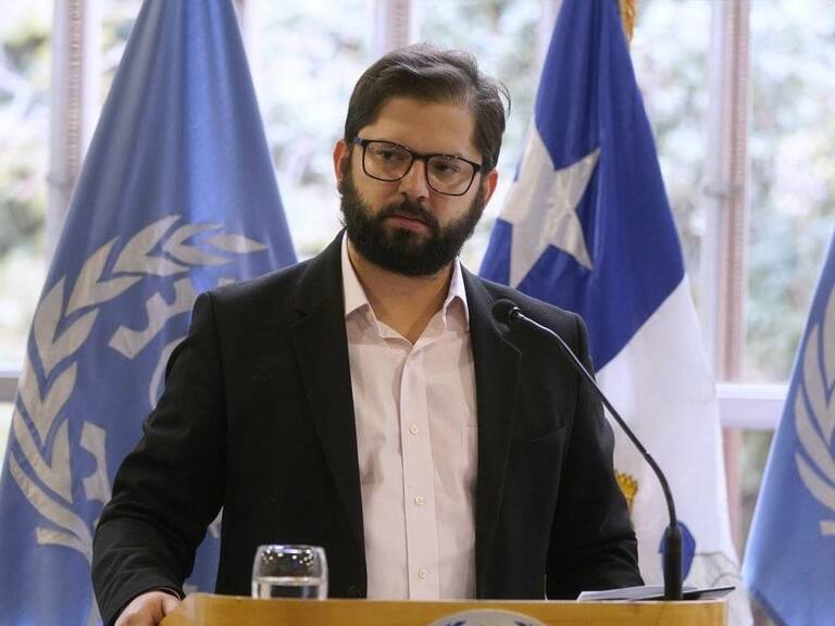 Presidente Boric: «Los estudiantes que quieran dialogar tendrán las puertas abiertas. Los que quieran quemar buses tendrán que responder ante la ley»