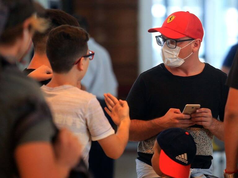 Seremi de Salud recomendó no saludar de beso en la cara para evitar posible contagio del coronavirus